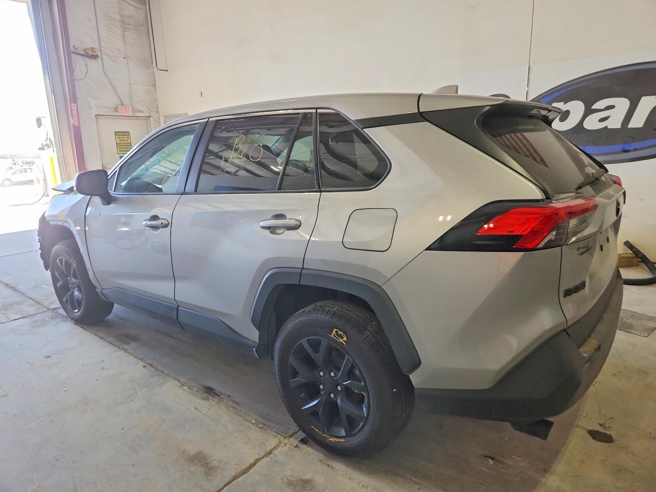 2022 TOYOTA RAV 4 — VIN 2T3H1RFV4NW189200 — photo 2